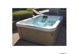 Всесезонные СПА-бассейны и элитная сантехника от HotTubs Russia