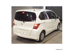 Минивэн класса компактвэн Honda Freed кузов GB3 модификация Flex гв 2010 пробег 143 т.км белый